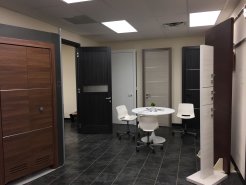 Showroom Door Factory 